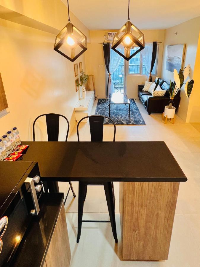 Апартаменты * *P Fantastic 2Br Option For 8 Илоило Экстерьер фото