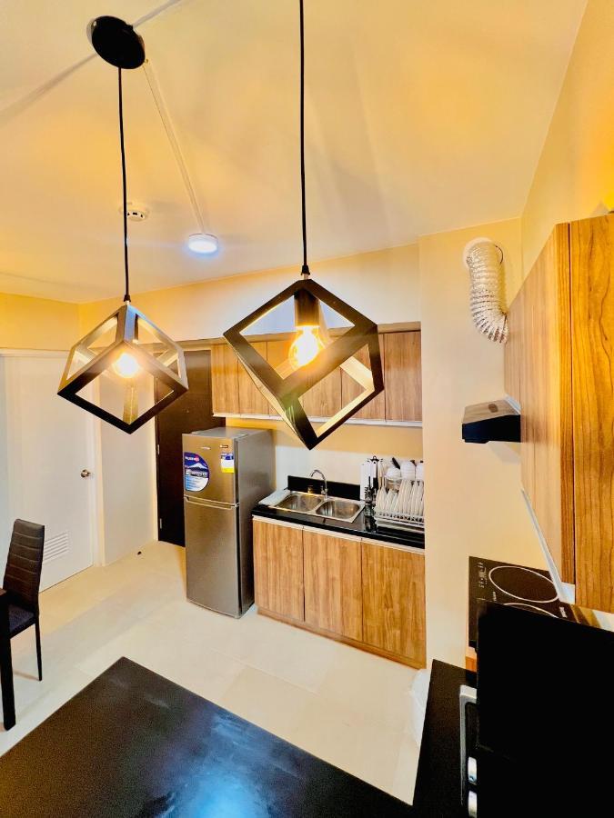 Апартаменты * *P Fantastic 2Br Option For 8 Илоило Экстерьер фото