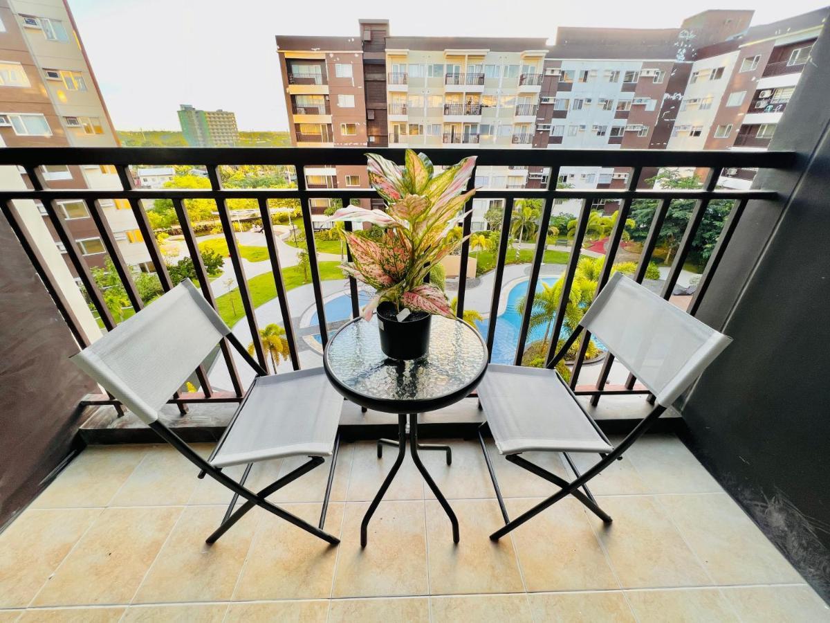 Апартаменты * *P Fantastic 2Br Option For 8 Илоило Экстерьер фото